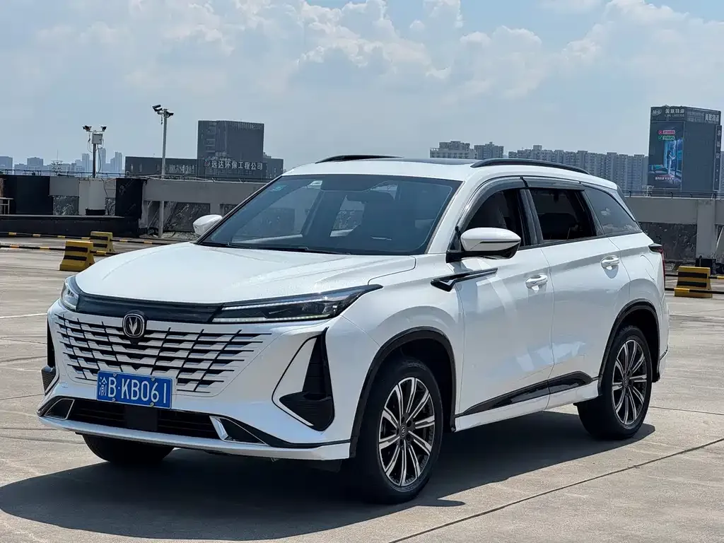 Changan CS75 PLUS — фото 1