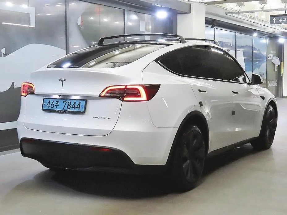 Tesla Model Y — фото 8