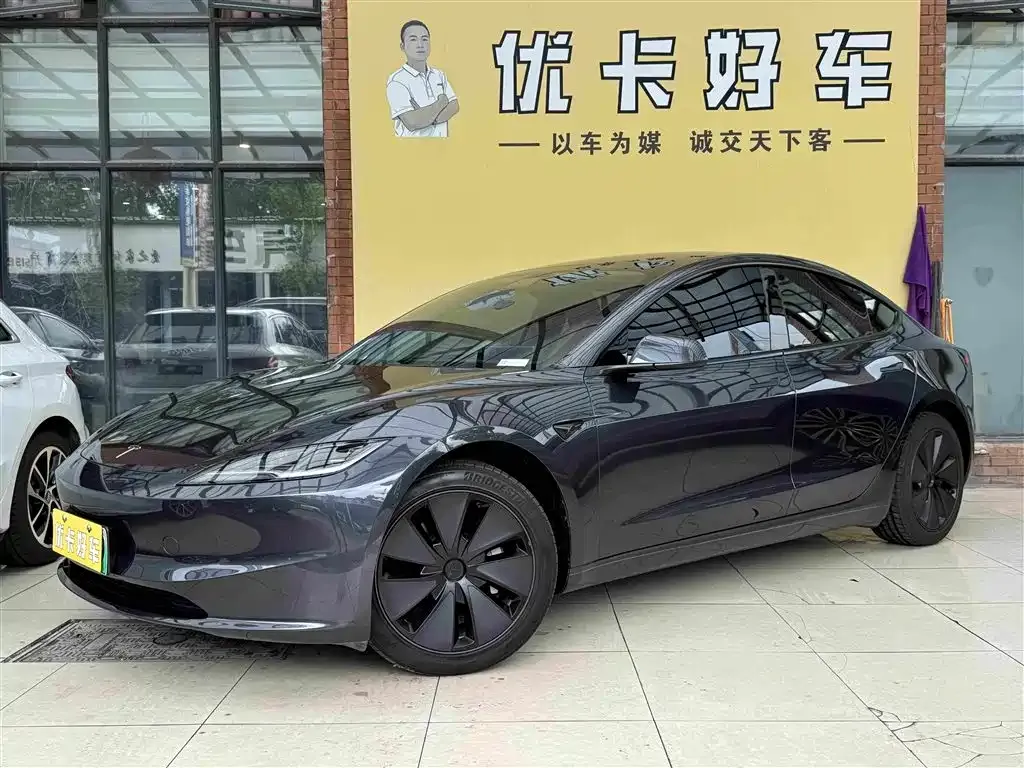 Tesla Model 3 — фото 1