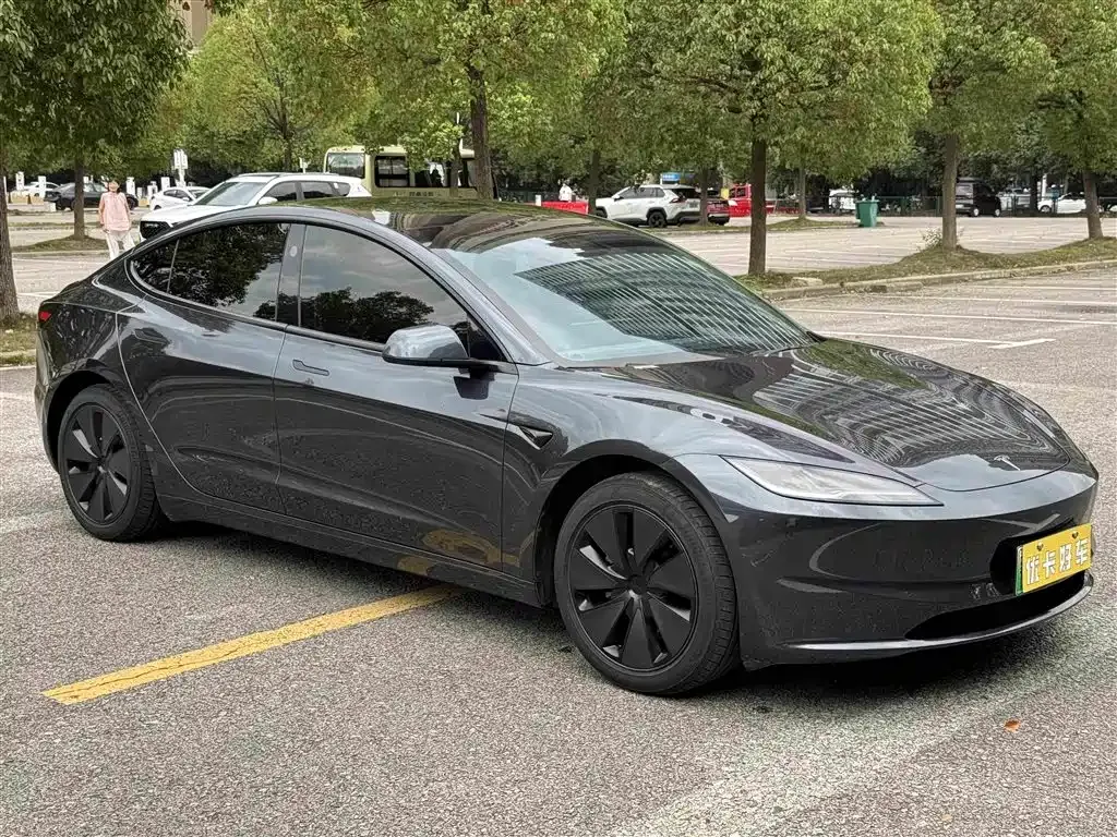 Tesla Model 3 — фото 9