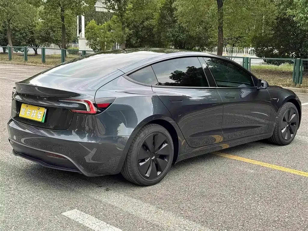 Tesla Model 3 — фото 4