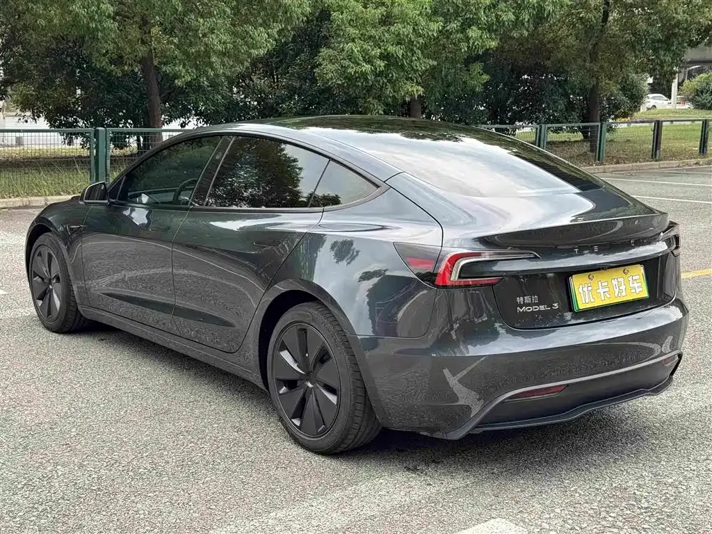 Tesla Model 3 — фото 8