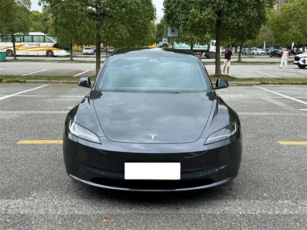 Tesla Model 3 — фото 7
