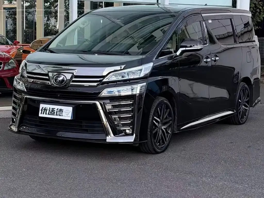 Toyota Vellfire — фото 1