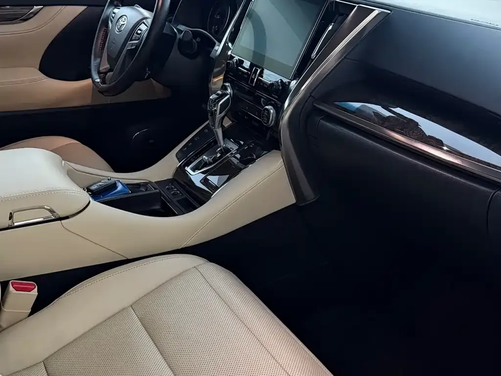 Toyota Vellfire — фото 4