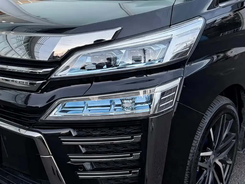 Toyota Vellfire — фото 10