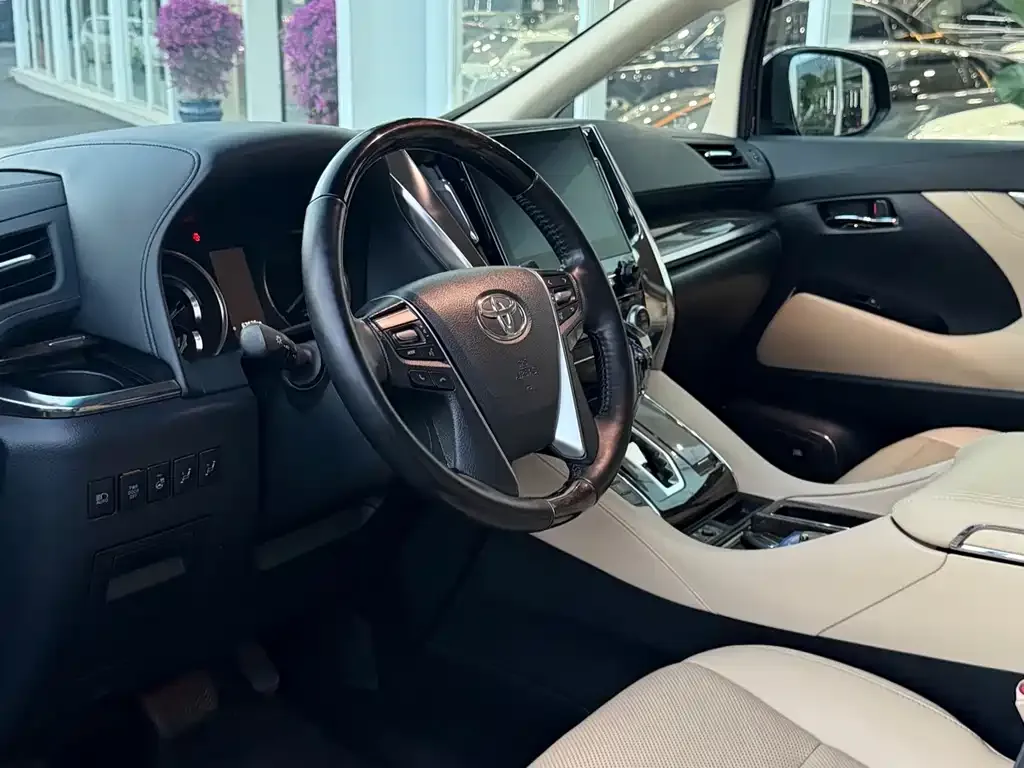 Toyota Vellfire — фото 5