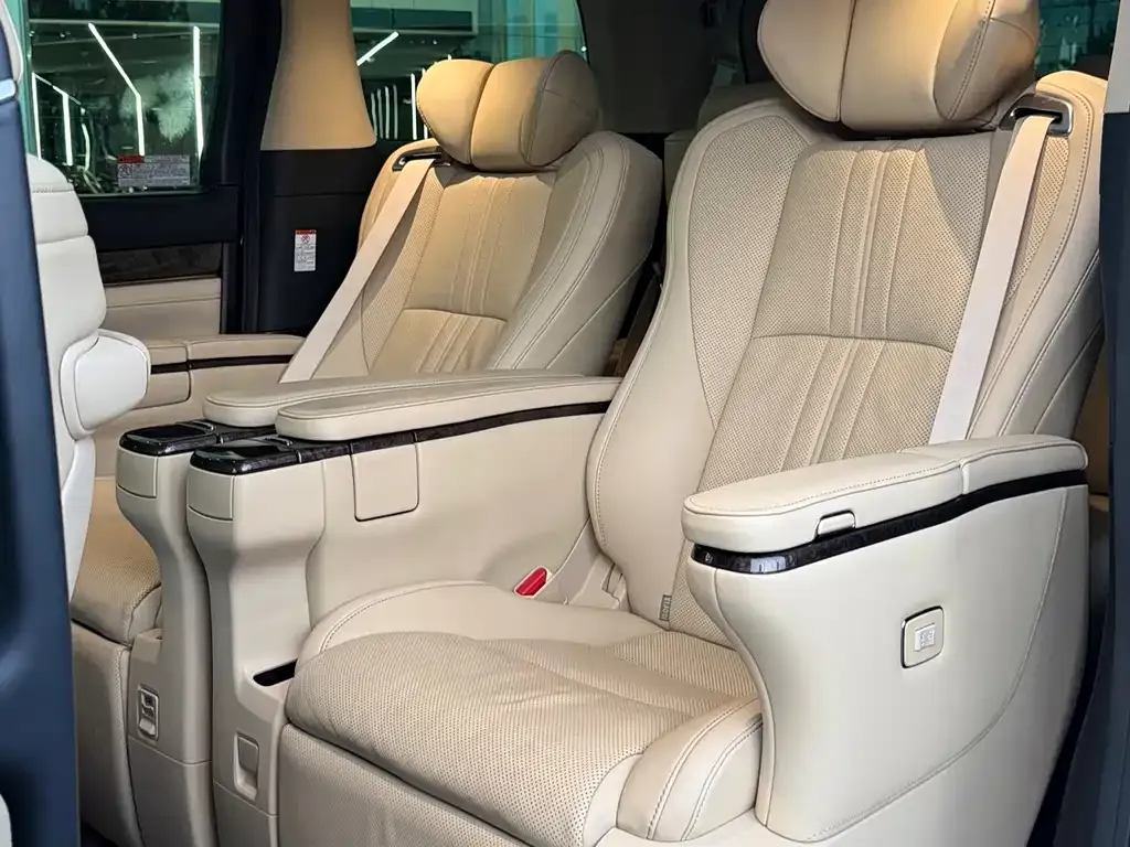 Toyota Vellfire — фото 3