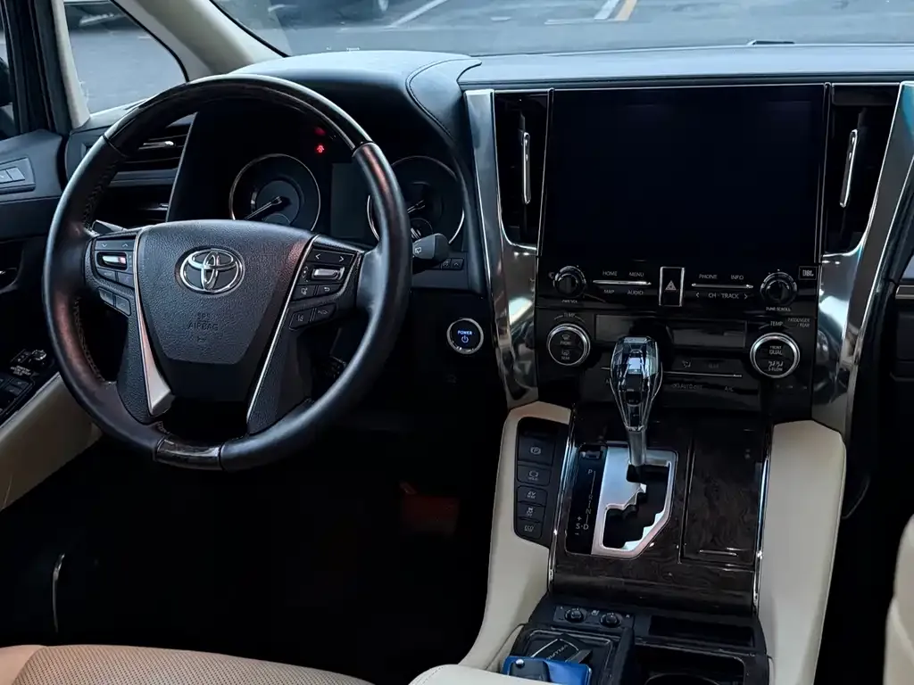 Toyota Vellfire — фото 7