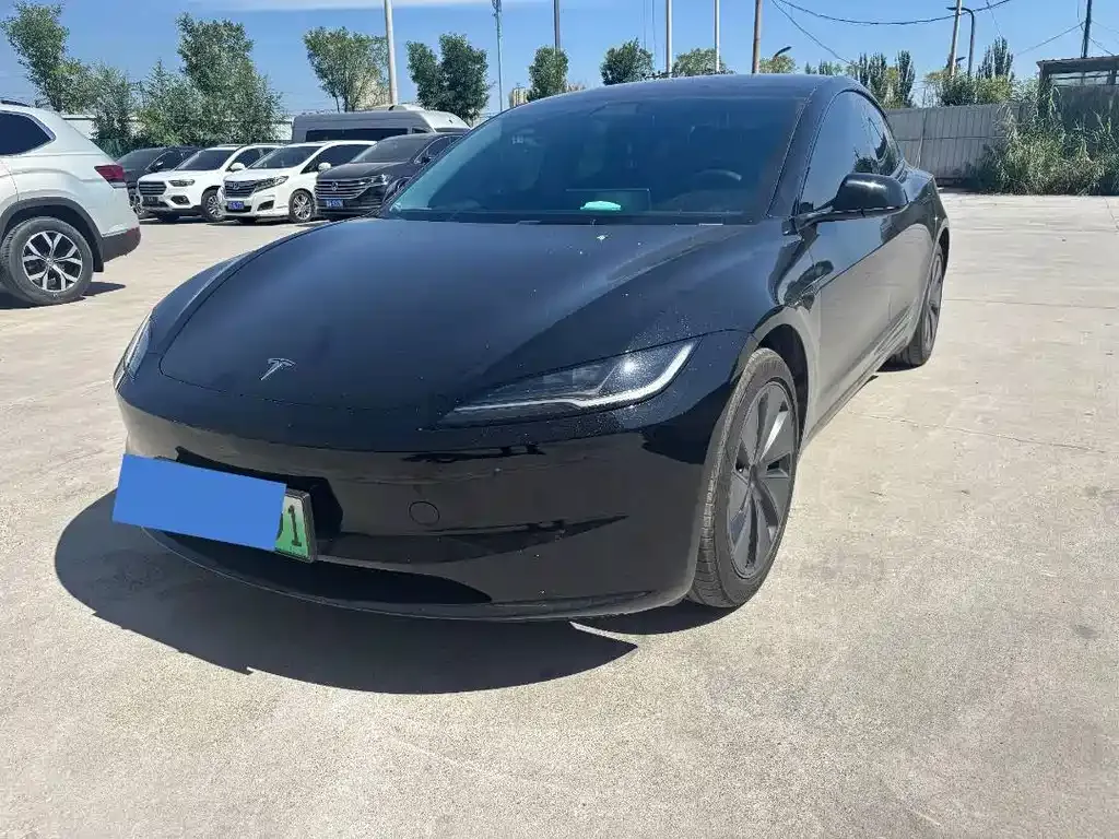 Tesla Model 3 — фото 1