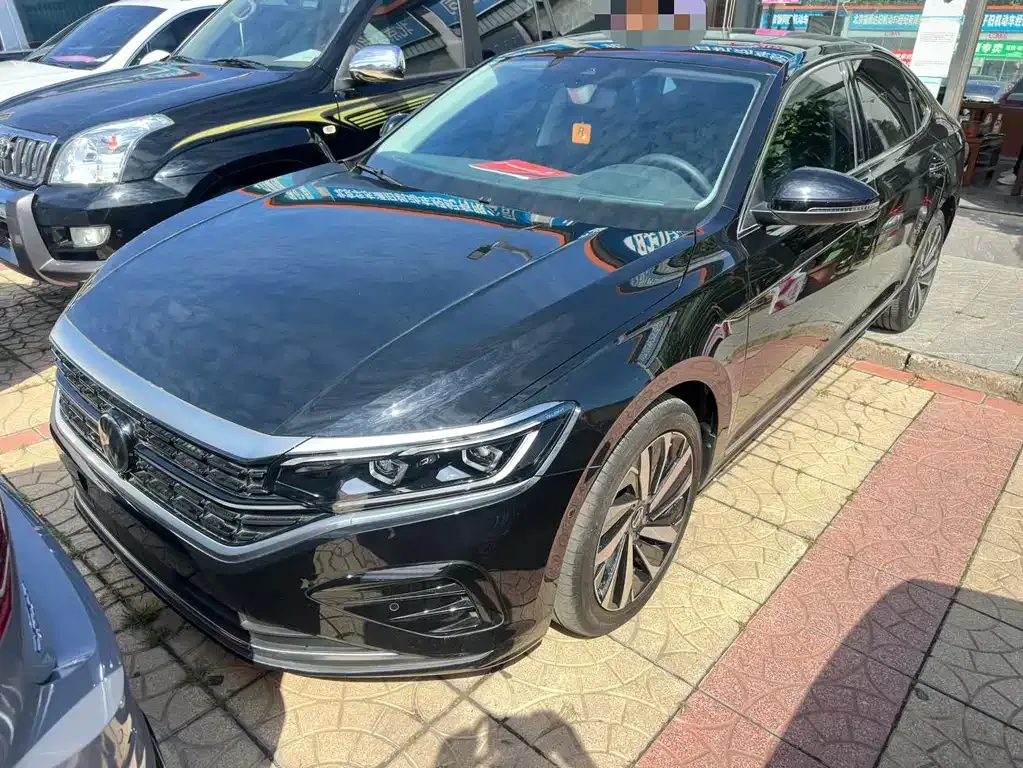 Volkswagen Passat — фото 1