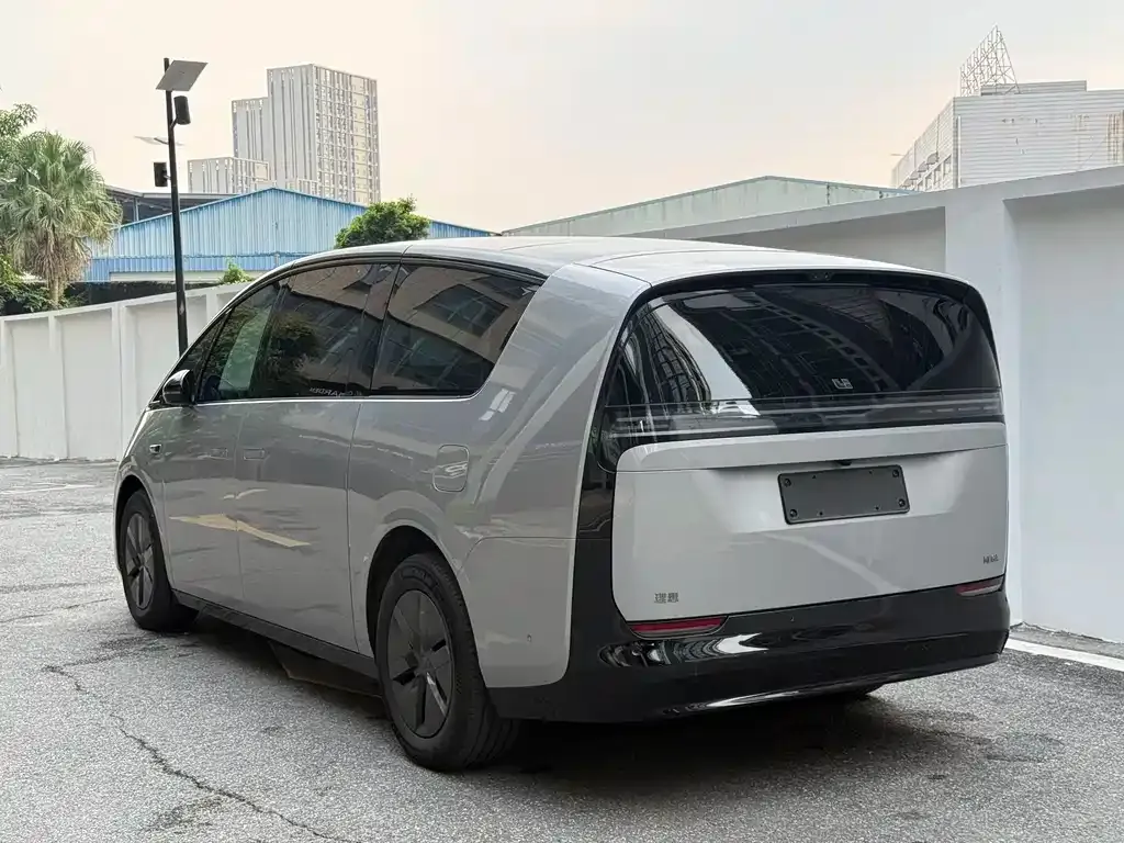Li Auto MEGA — фото 2