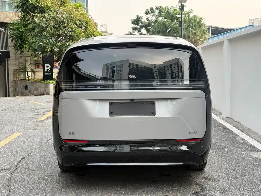 Li Auto MEGA — фото 8