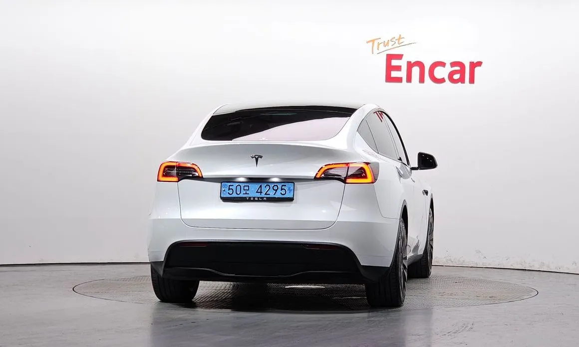 Tesla Model Y — фото 2