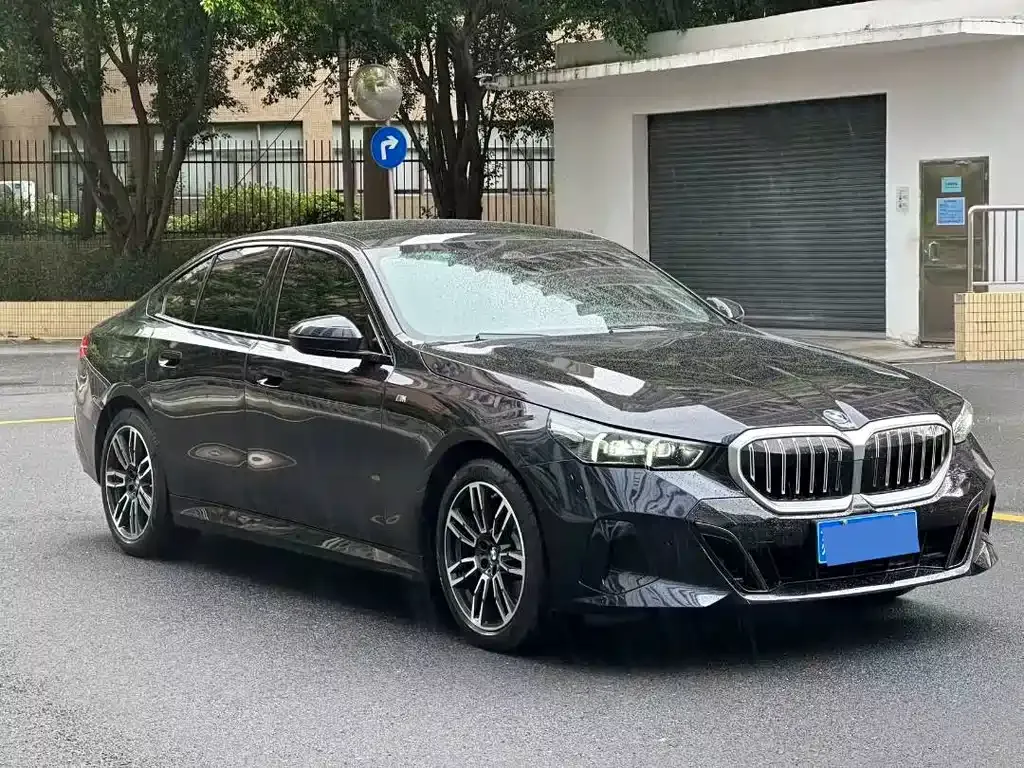 BMW 5 Series (Import) — фото 1