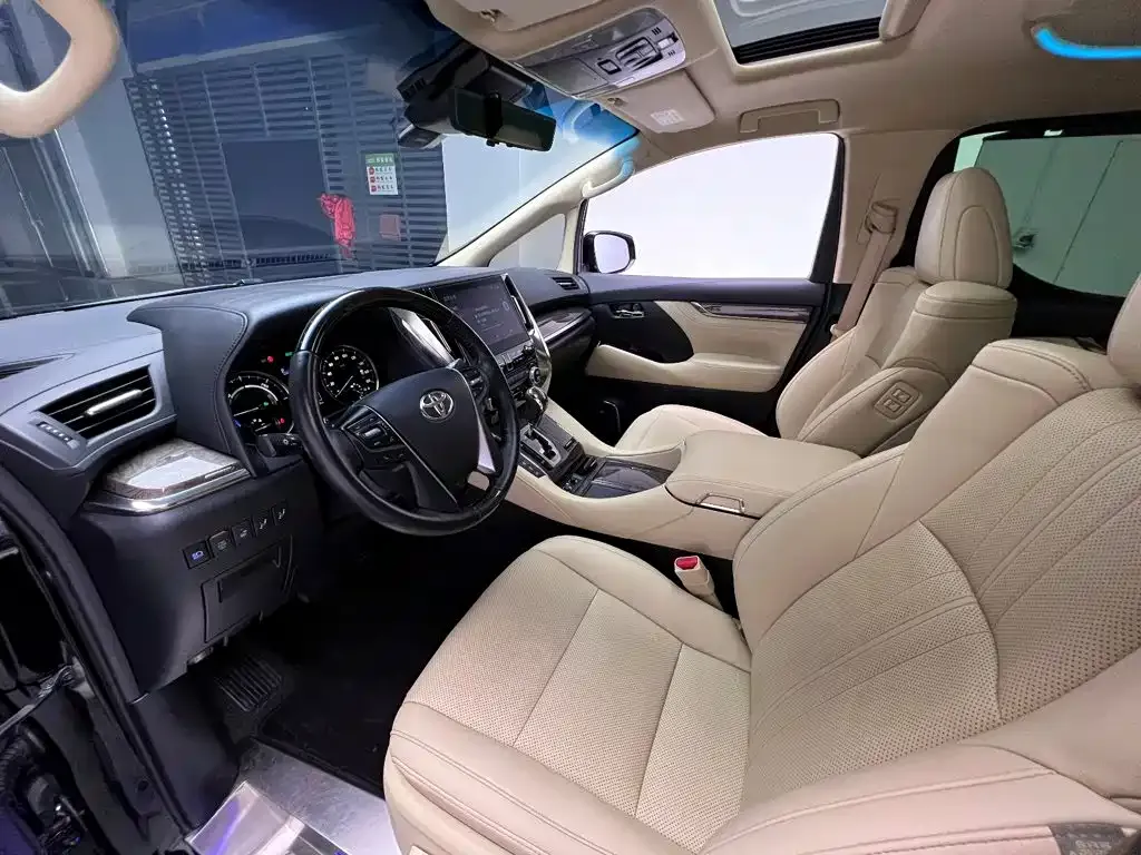 Toyota Vellfire — фото 9