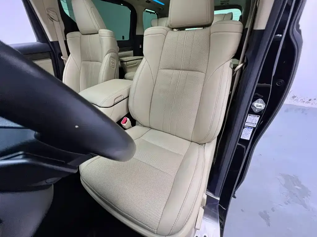 Toyota Vellfire — фото 6