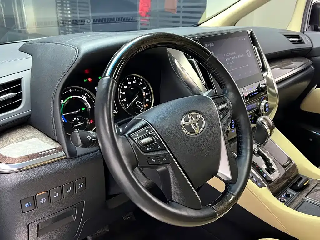 Toyota Vellfire — фото 4