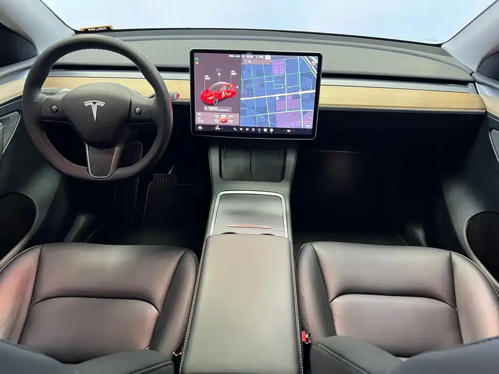 Tesla Model Y — фото 6