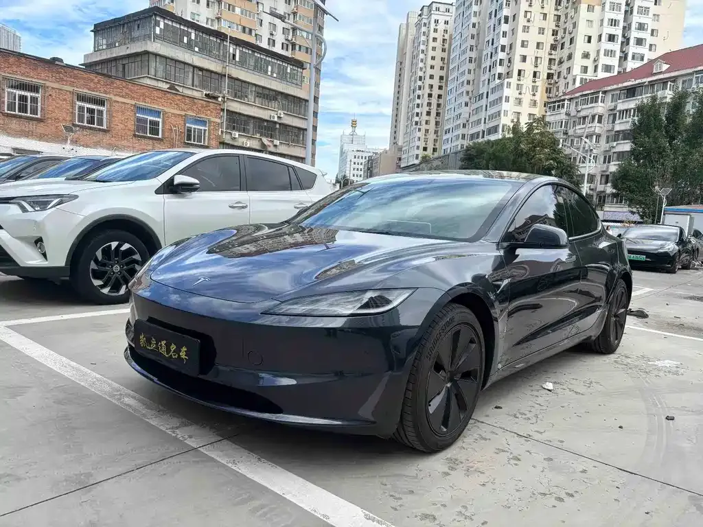 Tesla Model 3 — фото 1
