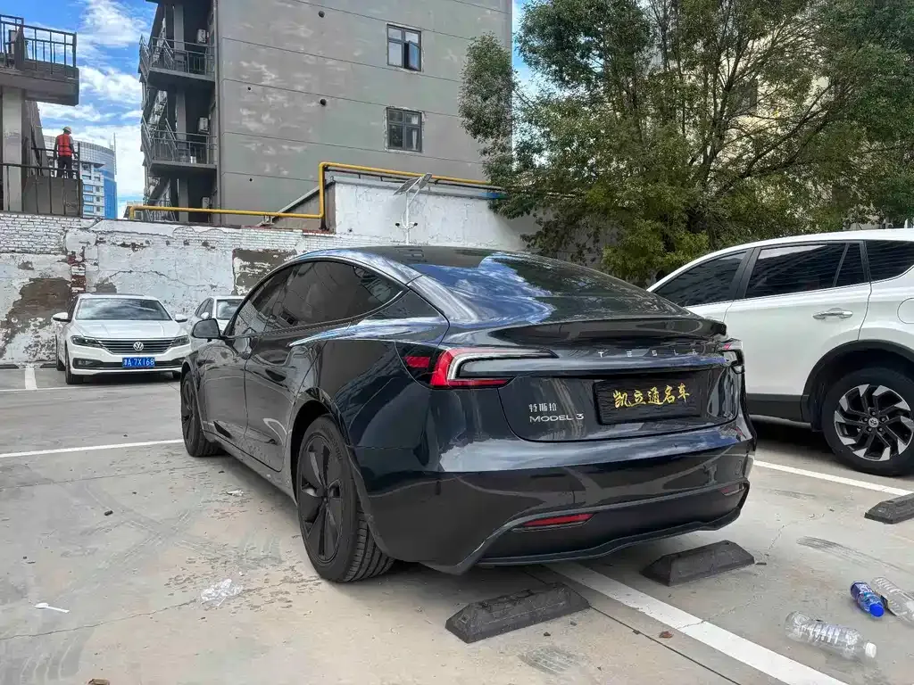Tesla Model 3 — фото 4
