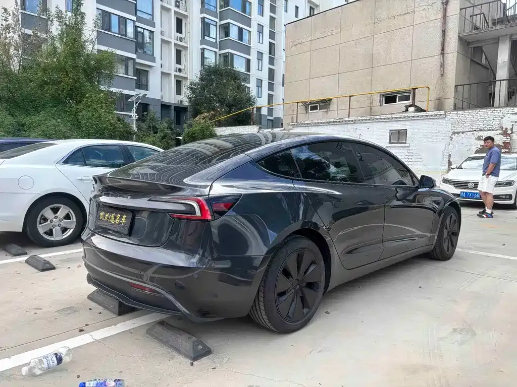 Tesla Model 3 — фото 2