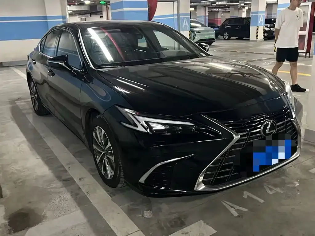 Lexus ES — фото 1