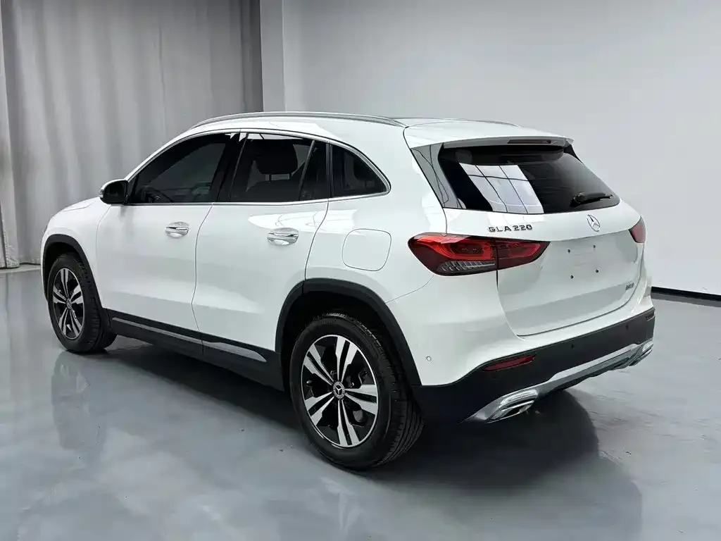 Mercedes-Benz GLA — фото 6