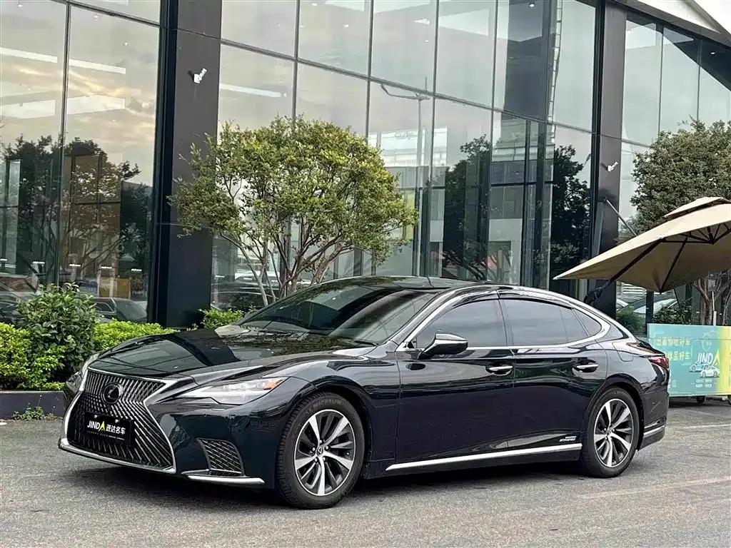 Lexus LS — фото 1