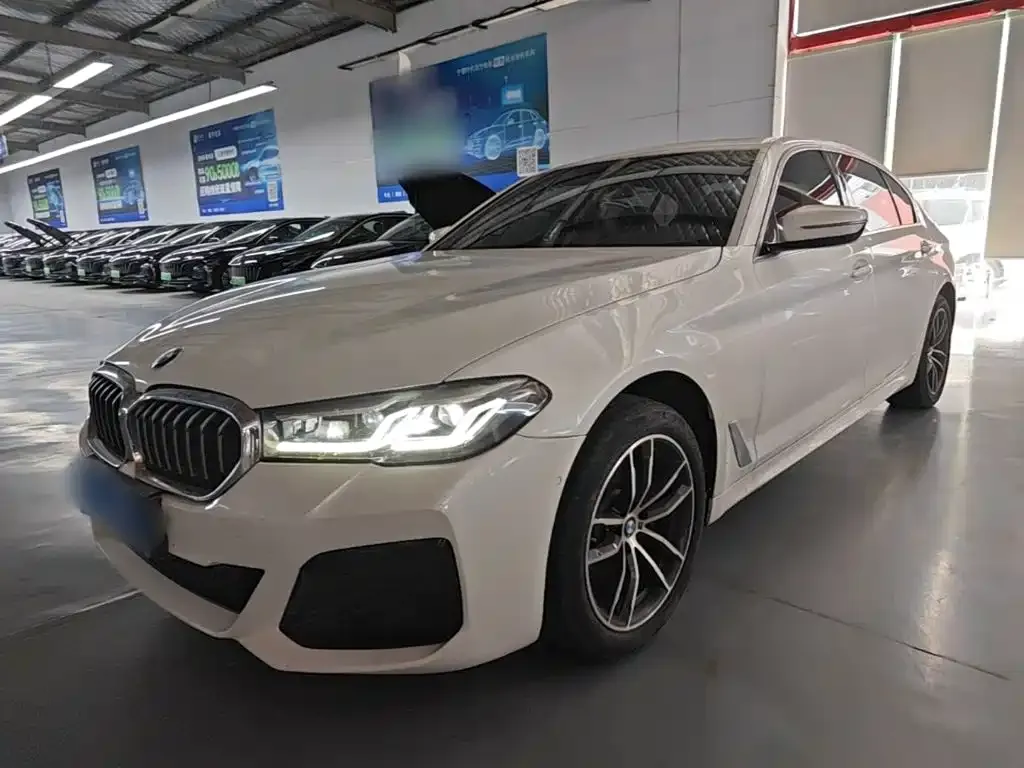 BMW 5 Series — фото 1