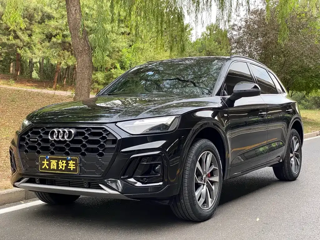 Audi Q5L — фото 1