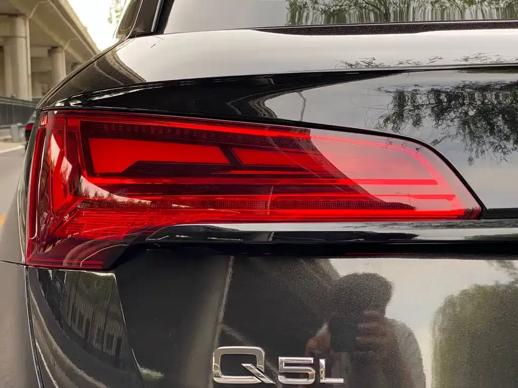 Audi Q5L — фото 6