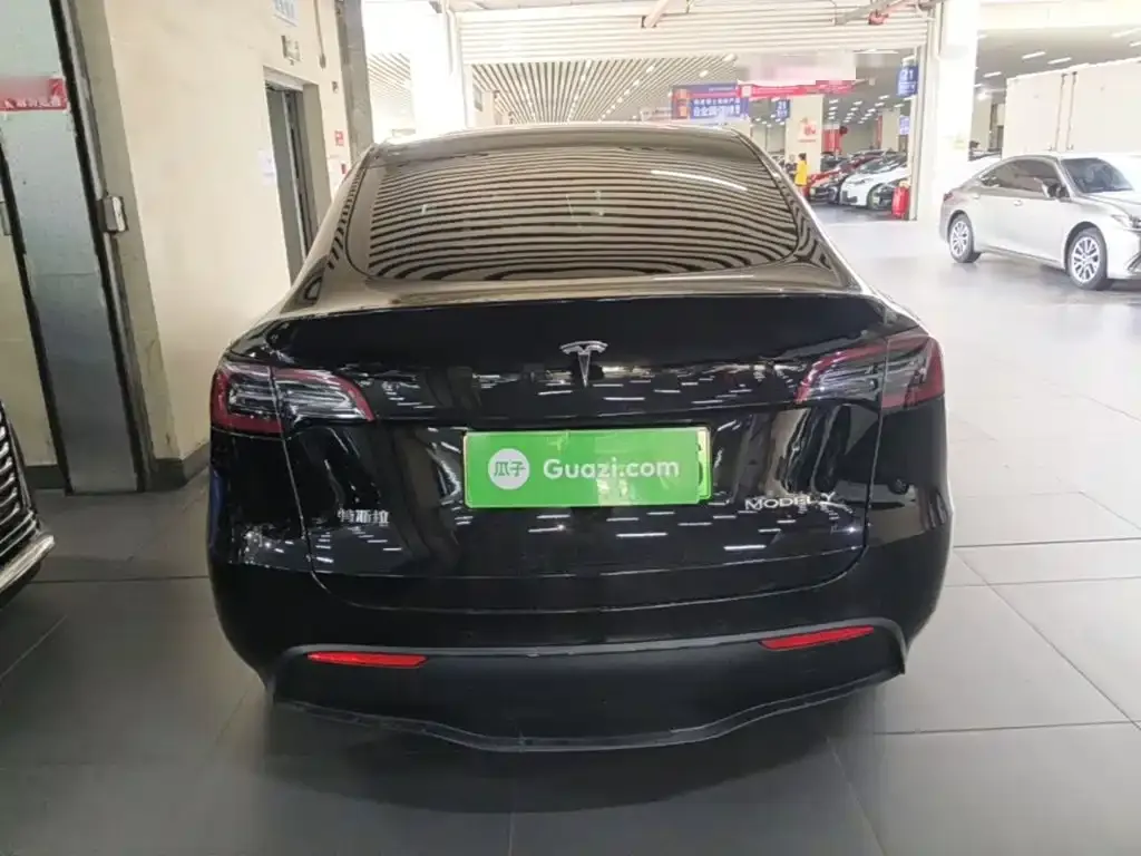 Tesla Model Y — фото 7