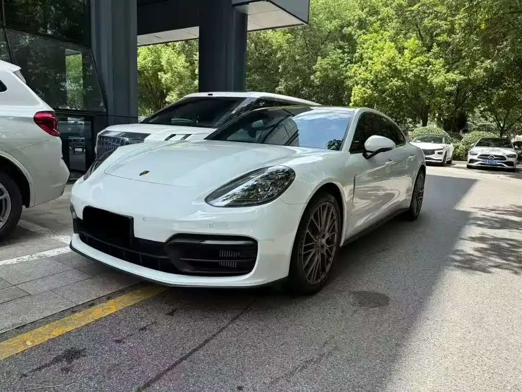 Porsche Panamera — фото 1