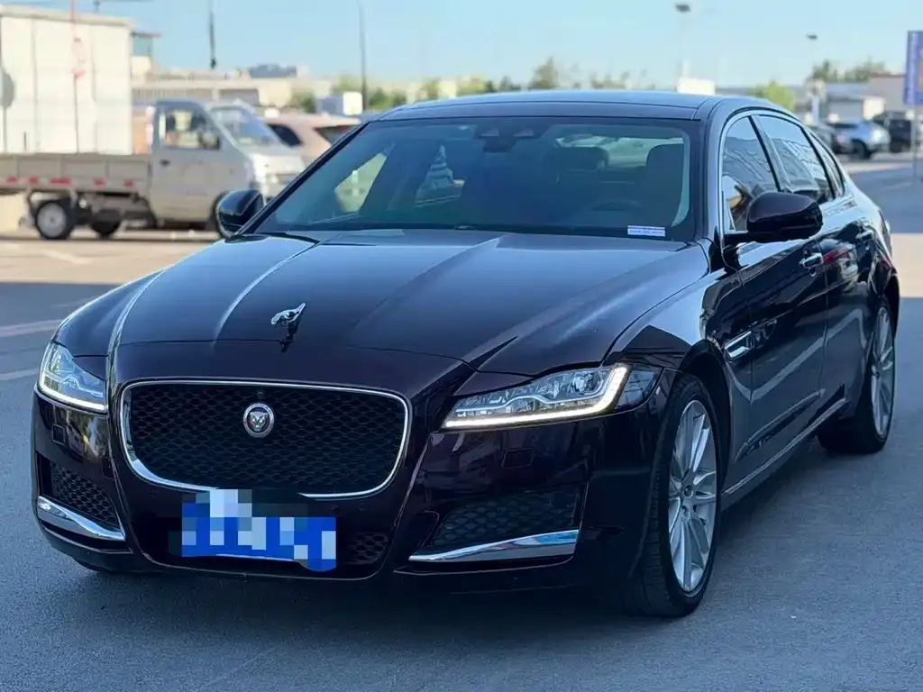 Jaguar XFL — фото 1