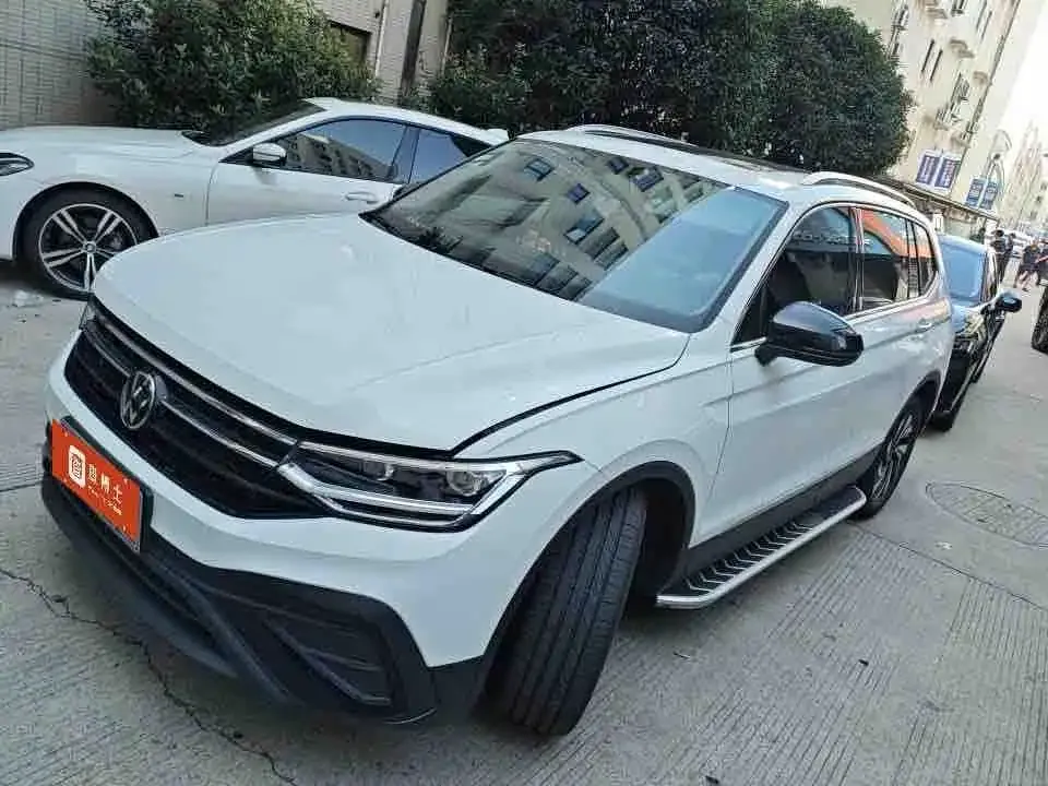 Volkswagen Tiguan L — фото 1