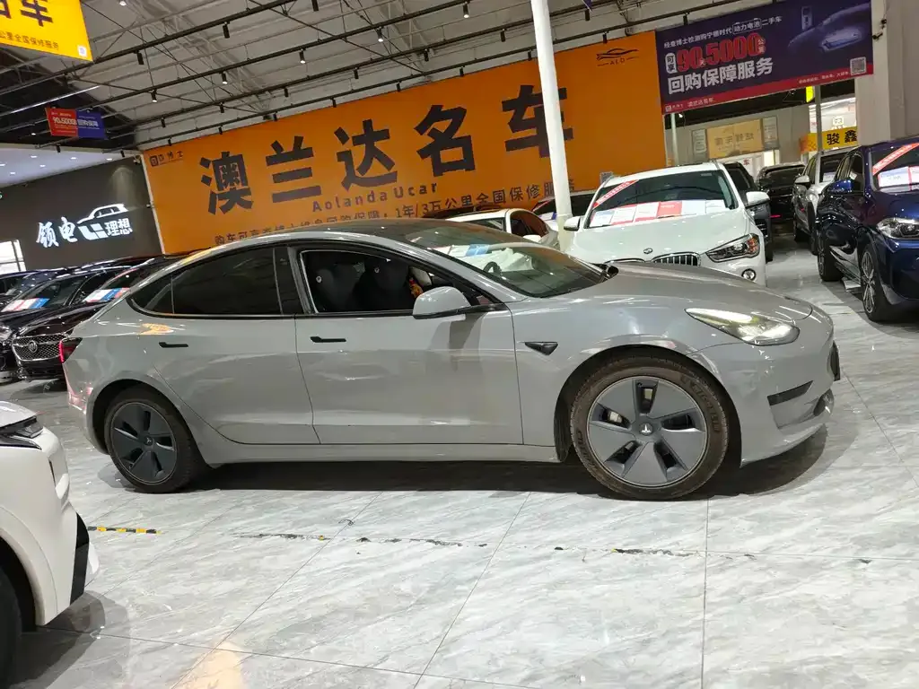 Tesla Model 3 — фото 5