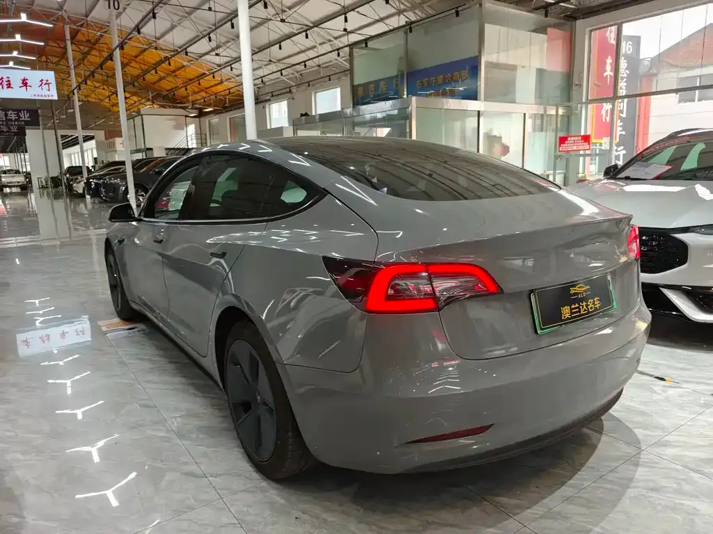 Tesla Model 3 — фото 4
