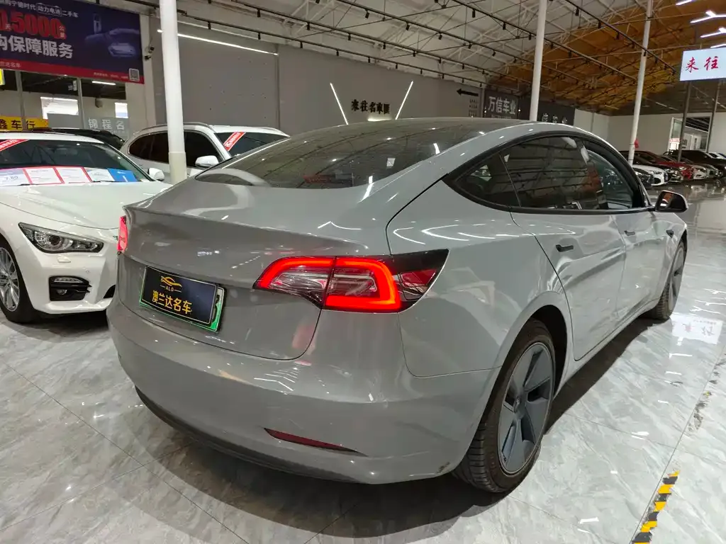 Tesla Model 3 — фото 10