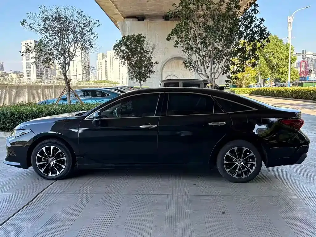 Toyota Avalon — фото 10