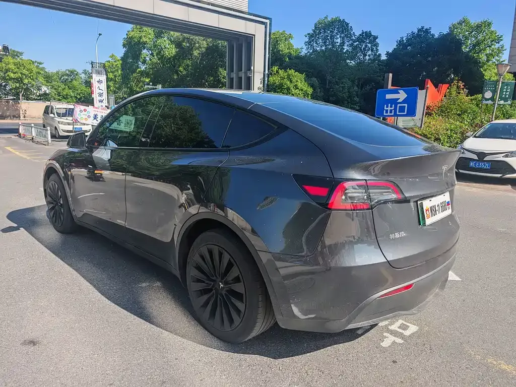 Tesla Model Y — фото 7