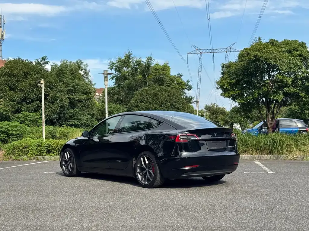 Tesla Model 3 — фото 9