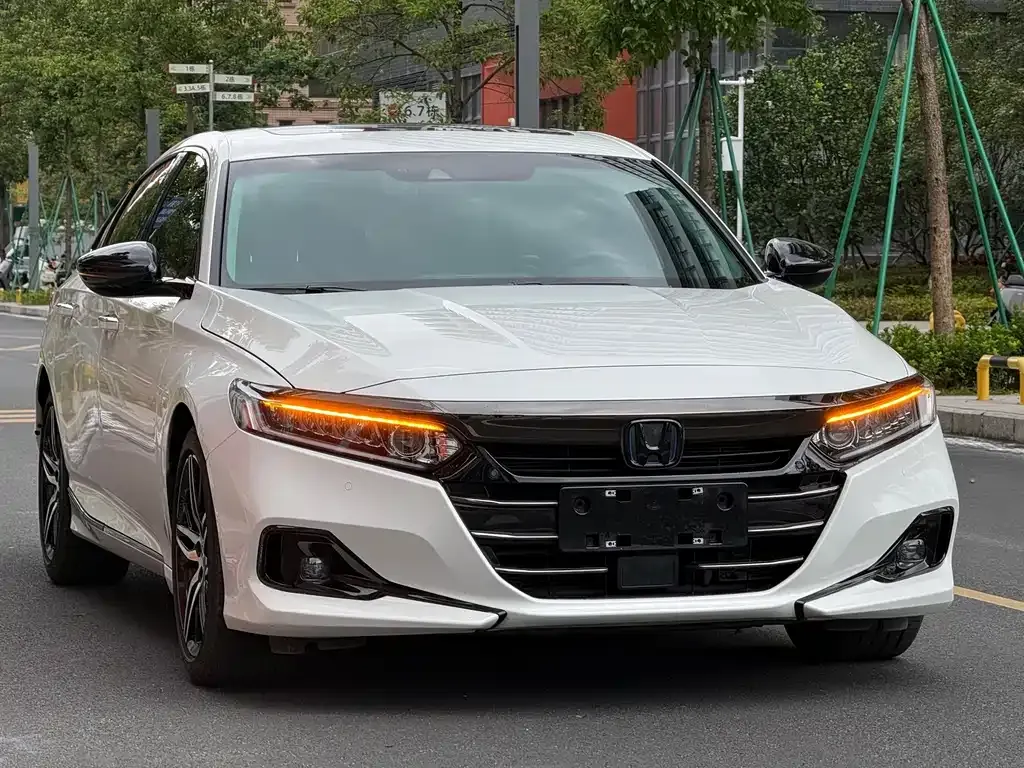 Honda Accord — фото 10