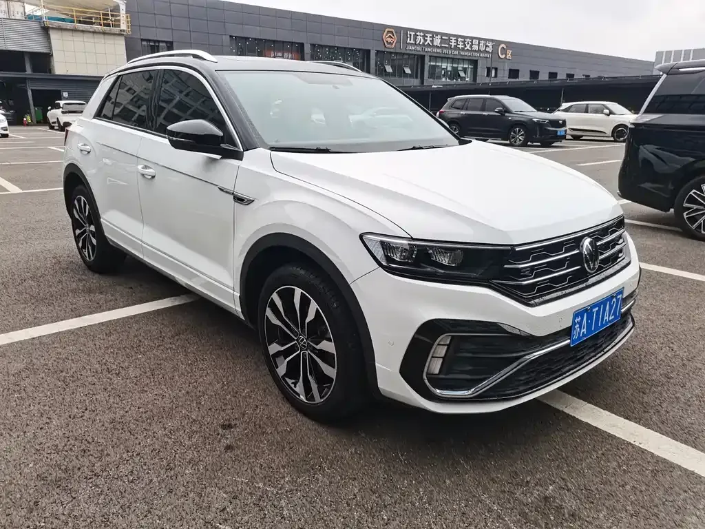 Volkswagen T-Roc — фото 10