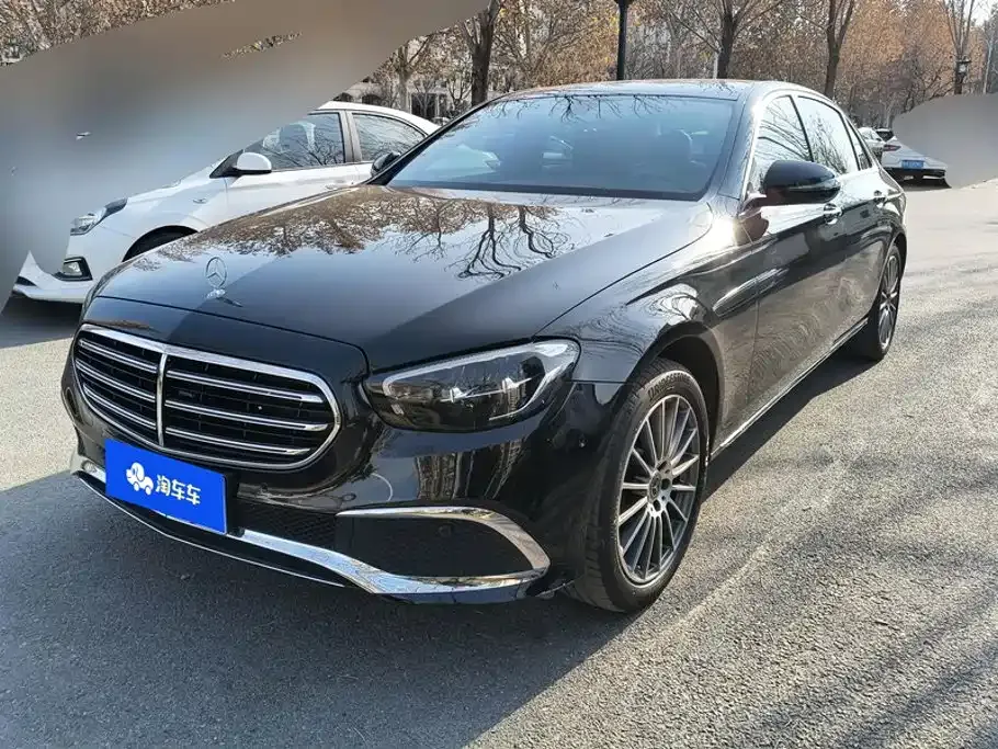 Mercedes-Benz E-Class — фото 1