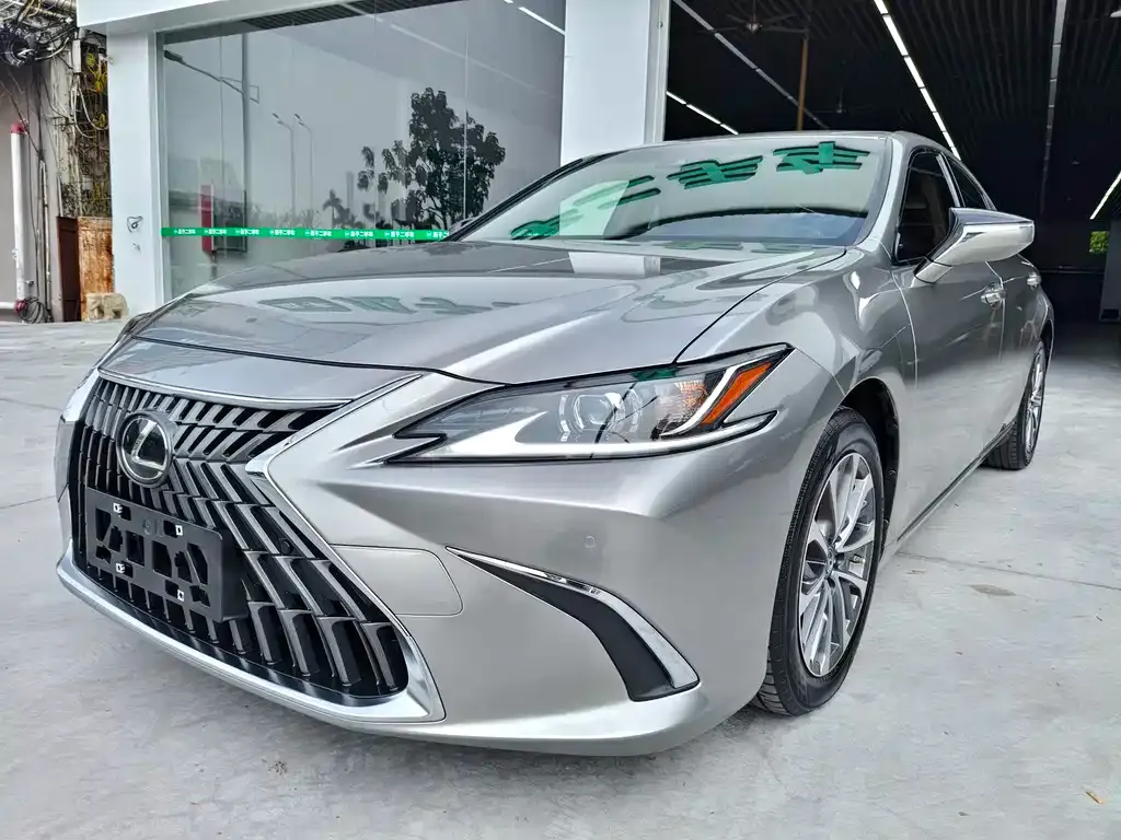 Lexus ES — фото 1