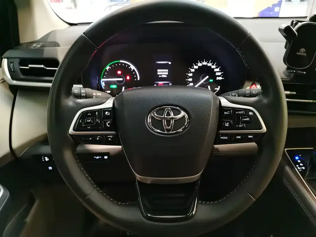 Toyota Sienna — фото 4