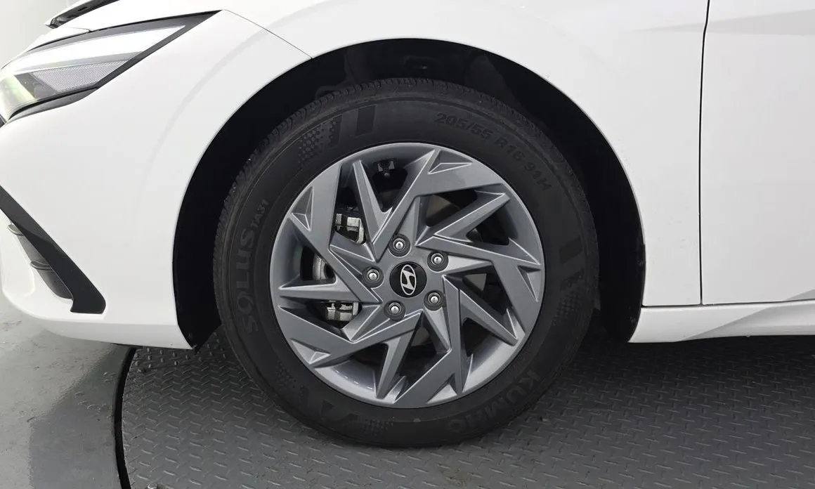 Hyundai AVANTE — фото 3