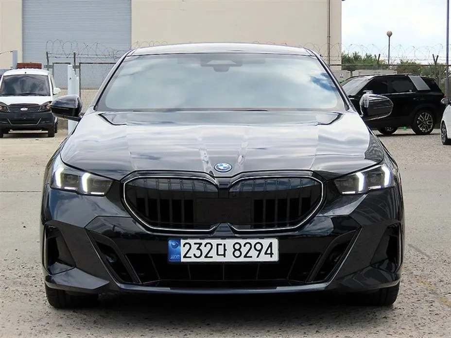 BMW 5-Series — фото 1