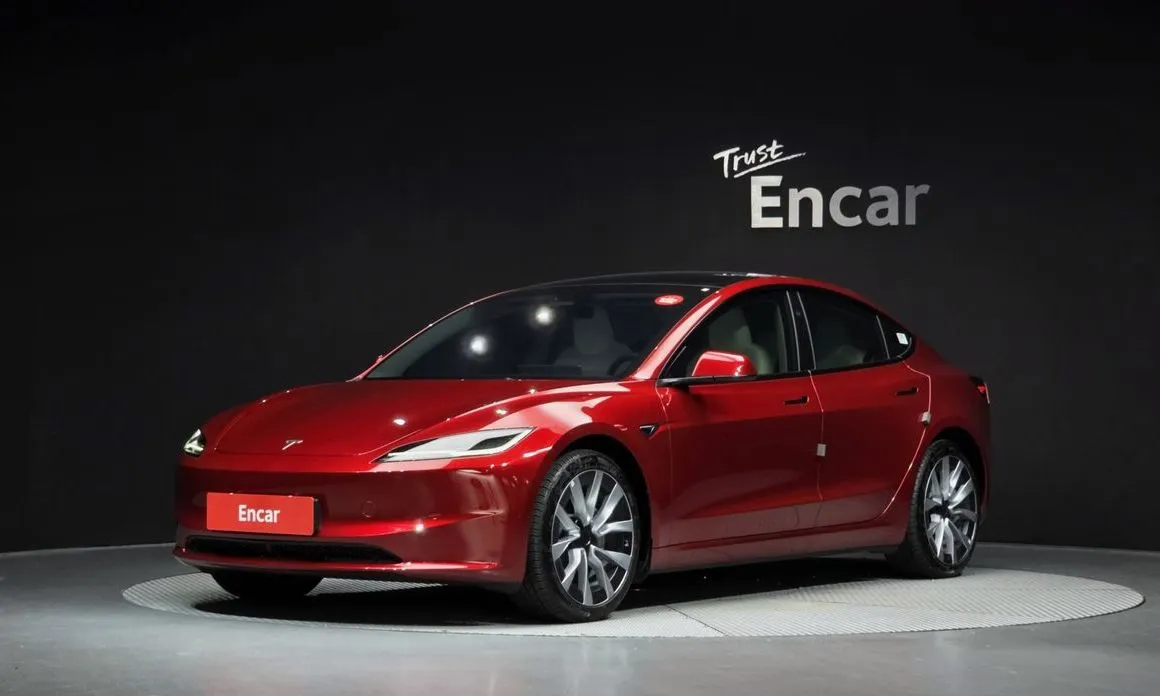 Tesla Model 3 — фото 1